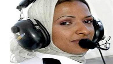 صورة هنادي الهندي…أول امرأة سعودية تقود طائرة على أراضيها