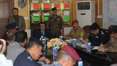 صورة وكيل وزارة الداخلية يشيد باداء شرطة الديوانية وسيطراتها
