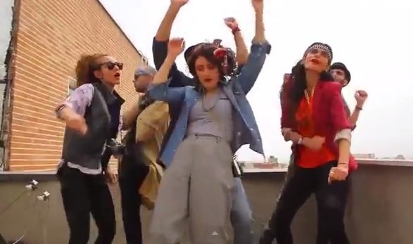 صورة شباب إيرانيون رقصوا على أغنية “happy” الأميركية…فدخلوا السجن بتهمة خدش الحياء العام