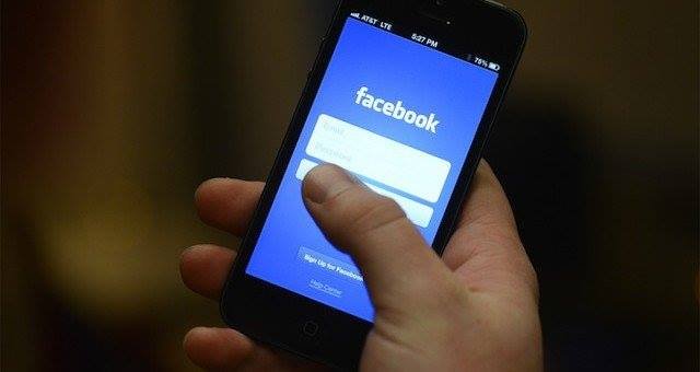 صورة فيسبوك تختبر مُتصفحًا داخليًا لفتح الروابط في تطبيقها للهواتف