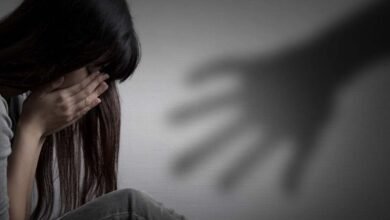 صورة “فتيات صغيرات”تحت وطأة العنف الجنسي المنزلي